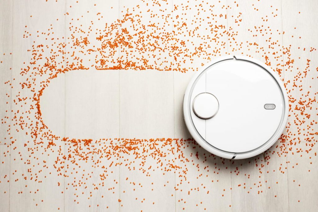 Aspirateur robot nettoyant les sols durs et aspirant les miettes